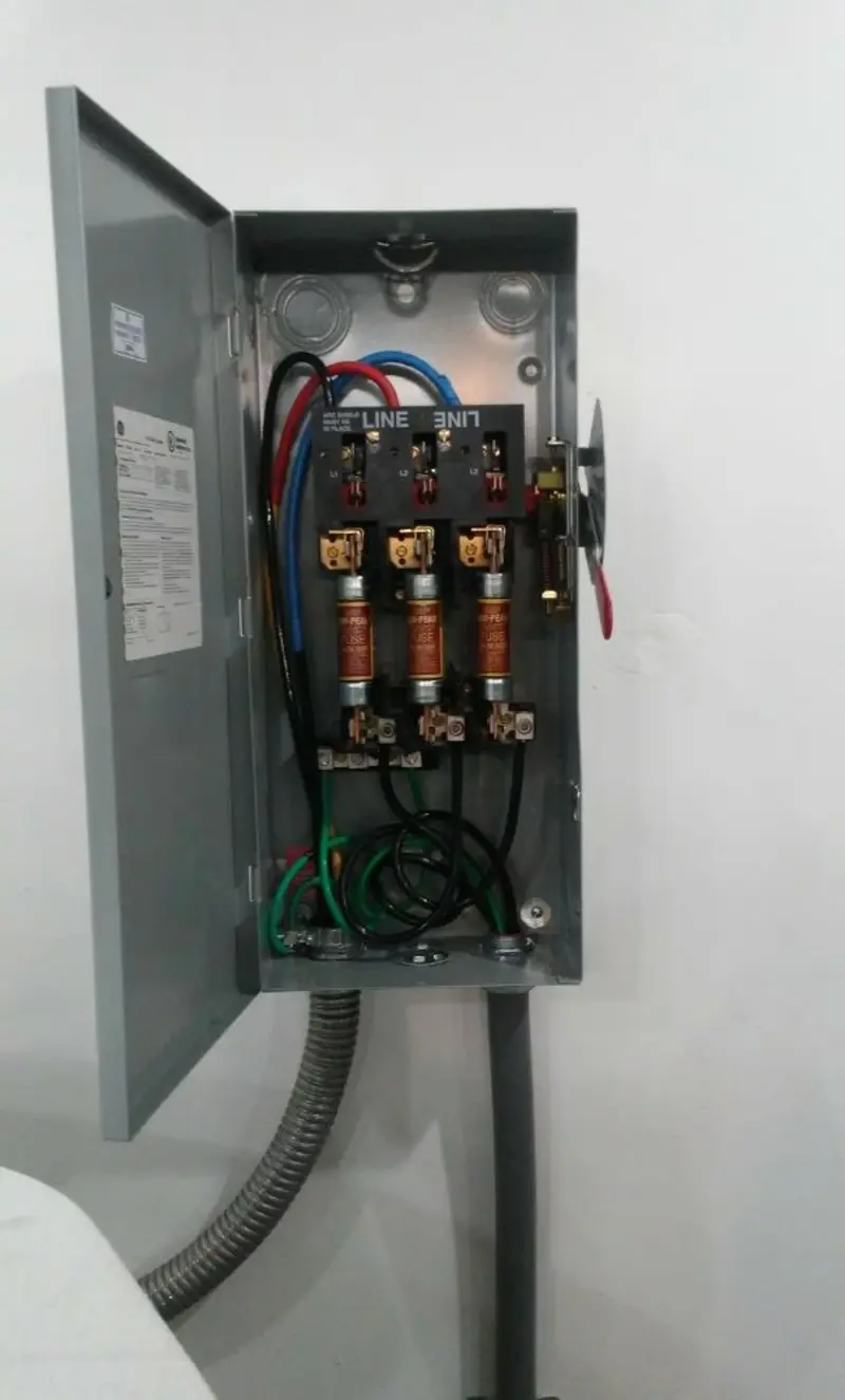 Three-phase disconnect switch installed for Smoke Detector Installation in Gresham Park